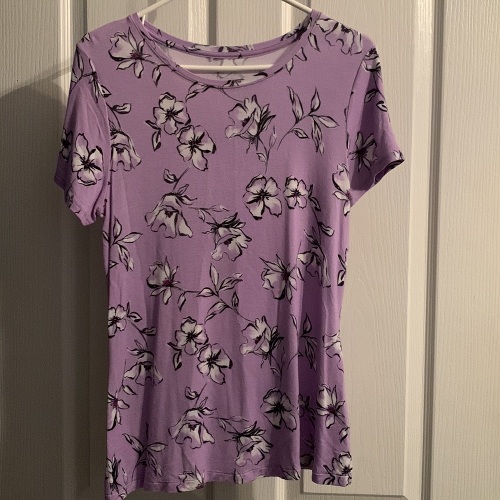 APT 9 Light Purple Short Sleeve T-Shirt with Black flowers Women’s Size XS